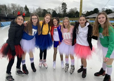 Erfolgreicher Schlittschuhtag ersetzt traditionelle Karnevalsfeier an der Liebfrauenschule Geldern