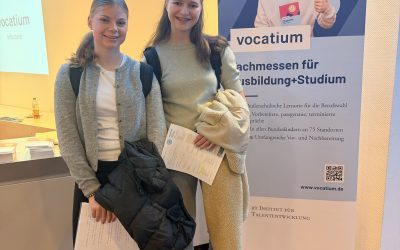 Liebfrauenschülerinnen besuchen die Berufsmesse in Krefeld